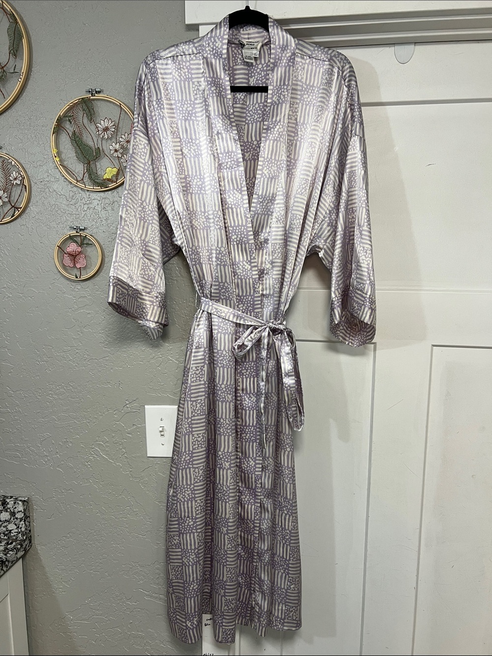 VINTAGE CHRISTIAN DIOR SATIN LOUNGE ROBE PARIS NEW YORK PURPLE SIZE LARGE
